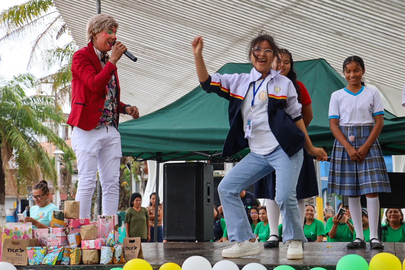 LORETO CELEBRÓ EL DÍA MUNDIAL DE LA SALUD MENTAL CON JORNADA ARTÍSTICA Y BAILETÓN EN LA PLAZA SARGENTO LORES