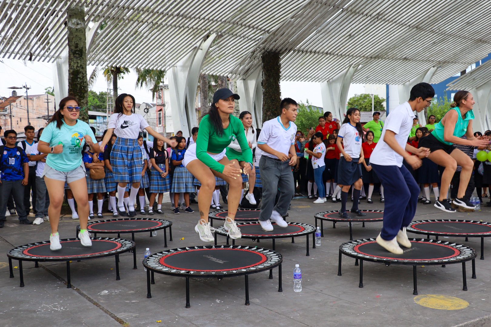 LORETO CELEBRÓ EL DÍA MUNDIAL DE LA SALUD MENTAL CON JORNADA ARTÍSTICA Y BAILETÓN EN LA PLAZA SARGENTO LORES